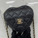 Geantă de umăr Chanel Black Matelasse din piele de miel cu lanț în formă de inimă și accesorii aurii