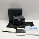 Geantă de umăr Chanel Black Matelasse din piele de miel cu lanț în formă de inimă și accesorii argintii