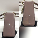 Mini geantă Lady Dior cu lanț, model cu clapetă, din piele lăcuită cu motiv Cannage, culoarea Pink Mauve, interior din piele întoarsă