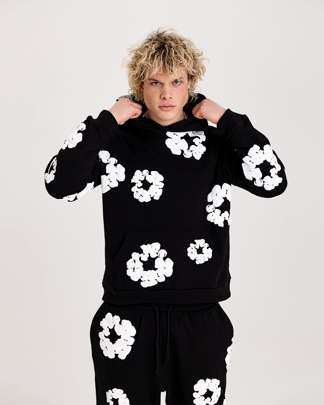 Denim Tears The Cotton Wreath Sweatpants Black - True to Sole